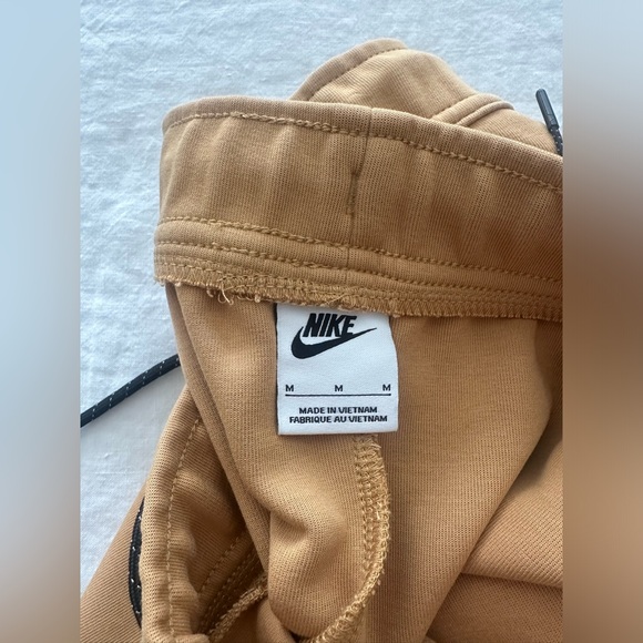 Youth Medium Nike Tech Joggers. - Picture 3 of 3
